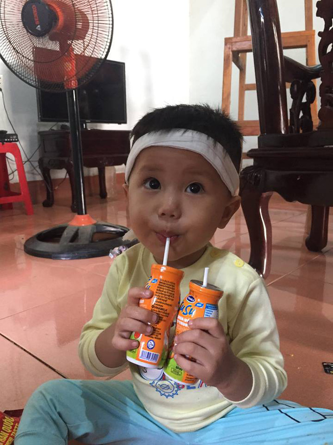 tieng khoc xe long cua dua tre 8 thang tuoi bu vu ba ngoai sau ngay nguoi me tu vong vi tai nan giao thong
