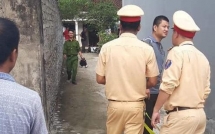 nghich tu giet me chay sang nha hang xom co thu