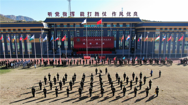 suc manh sung ban tia hien dai cua canh sat co dong viet nam thi dau tai trung quoc