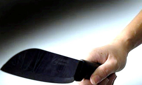 ha noi be gai lop 2 dang choi truoc san nha bi nam thanh nien la mat lao den chem nhieu nhat