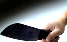 ha noi be gai lop 2 dang choi truoc san nha bi nam thanh nien la mat lao den chem nhieu nhat