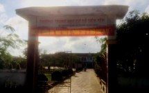 ha tinh khong biet vo cu don con chong va nha truong ta hoa bao cong an vi tuong bi bat coc