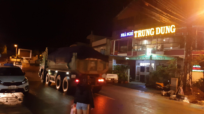 nguoi da lat buc xuc vi nhung hung than cho cat am am do ve thanh pho trong dem