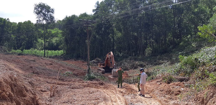 nong doanh nghiep loi dung boc phong hoa truc duong sat bac nam de van chuyen dat ra khoi dia phuong