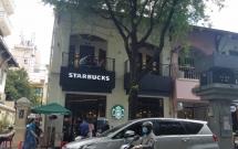 Vào Starbucks uống cà phê, khách hàng bất cẩn bị trộm laptop gần 40 triệu đồng