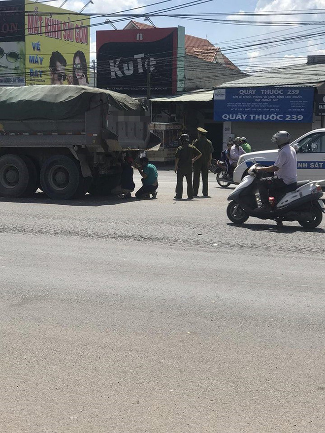 clip xe tai lao toc do ban tho va cu va dinh menh voi doi hoc sinh dap co sang duong