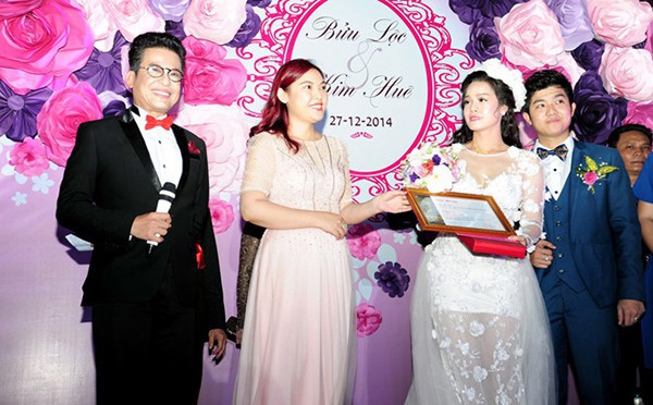 Đám cưới Nhật Kim Anh: Cô dâu ngất xỉu, liên tục mất điện trong thời khắc quan trọng