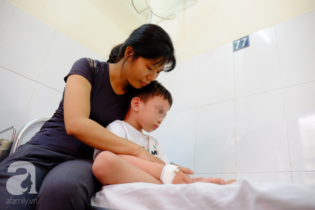vu nhieu tre nghi ngo doc sau khi an banh mi toi vua dua con ut di vien thi nghe con lon phai cap cuu