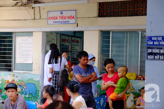 vu nhieu tre nghi ngo doc sau khi an banh mi toi vua dua con ut di vien thi nghe con lon phai cap cuu
