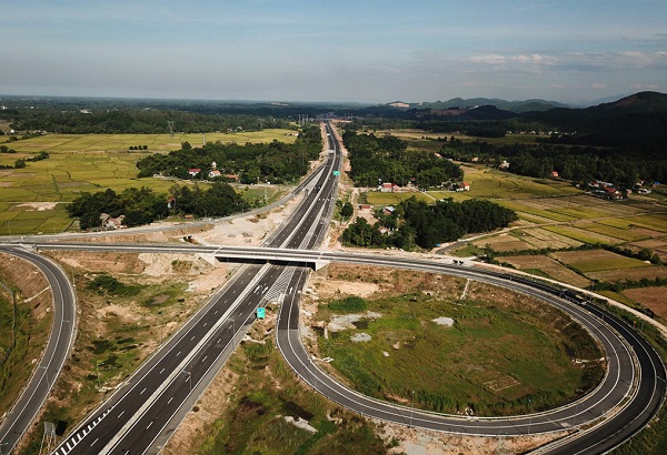 dinh chi giam doc bql du an cao toc 34000 ty dong bi hu hong