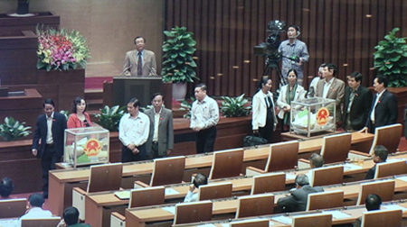 cuoi gio chieu nay se cong bo ket qua phieu tin nhiem 50 lanh dao