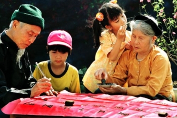 Người cao tuổi và những đóng góp cho gia đình, cộng đồng