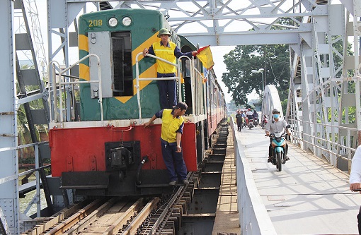 tphcm sa lan dam cau binh loi duong sat bac nam te liet