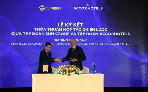 nang chat du lich viet nhin tu nhung cai bat tay noi ngoai