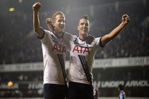 thang de aston villa tottenham lot vao top 5 premier league