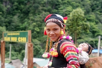 Trẻ con La Hủ được đặt tên sau đúng 3 ngày sinh