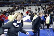 khi bong da tro thanh bia do dan cho khung bo