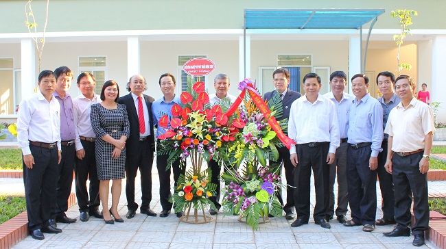 truong cd nghe co dien ha noi don nhan nhieu danh hieu thi dua nam 2015