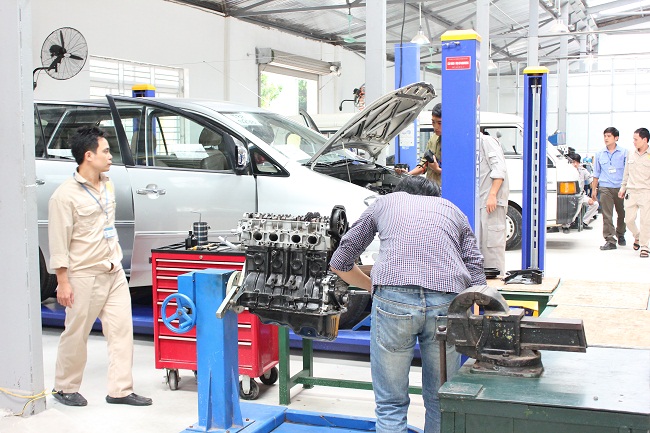 truong cd nghe co dien ha noi don nhan nhieu danh hieu thi dua nam 2015