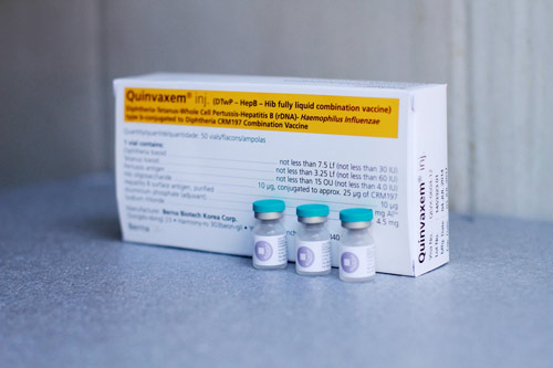 Cứu trẻ sốc phản vệ sau tiêm văcxin Quivaxem