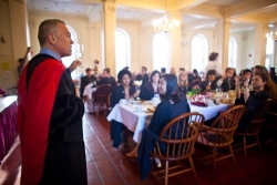 can canh khu ky tuc xa noi facebook ra doi