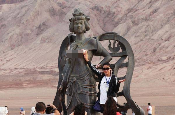 choang voi hanh vi sam so nguoi va hien vat cua du khach trung quoc khi di du lich