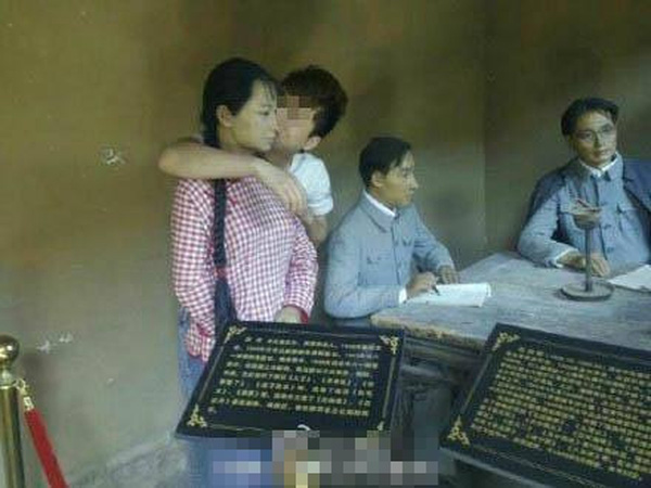 choang voi hanh vi sam so nguoi va hien vat cua du khach trung quoc khi di du lich