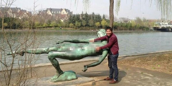 choang voi hanh vi sam so nguoi va hien vat cua du khach trung quoc khi di du lich