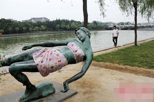 choang voi hanh vi sam so nguoi va hien vat cua du khach trung quoc khi di du lich