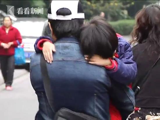 bo me di lam an xa be gai 6 tuoi bi chong cua co ham hiep suot 1 nam den tram cam