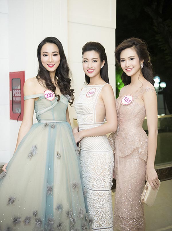 hoa hau do my linh va dieu do trong cach an mac