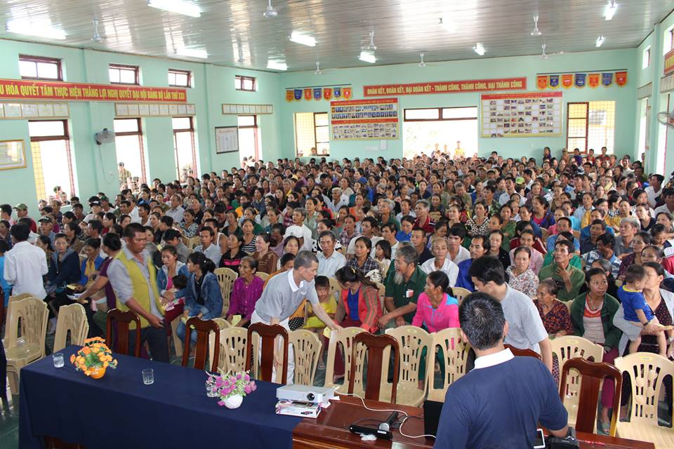 hoi tu thien tzu chi dai loan trao gan 1 ty dong cho nguoi dan xa chau hoa tuyen hoa quang binh