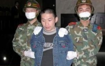 quen qua mang nam thanh nien ham hiep 8 co gai 8 tre em o tuoi len 10