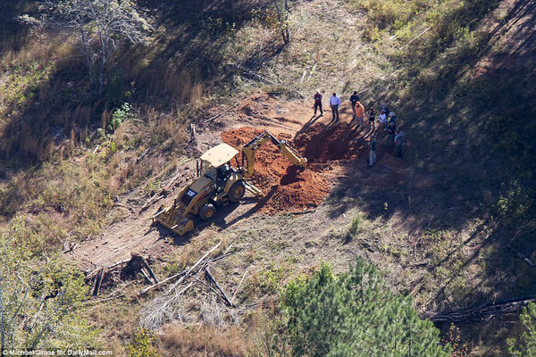 co gai xinh dep bi xich nhu con vat nhot trong thung container va chung kien nguoi yeu bi giet da man