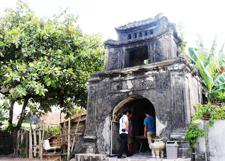 ha tinh phat hien van mieu co ky anh thoi nguyen