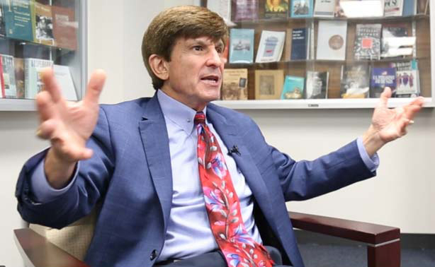 giao su my du doan donald trump co the bi chinh dang cong hoa lat do