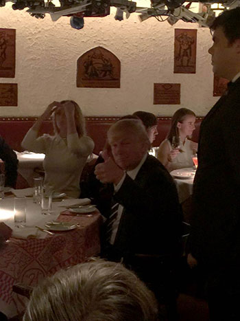 co tinh ne tranh bao chi donald trump dang tao dung mot chinh quyen it tiep can voi truyen thong va cong chung nhat trong lich su