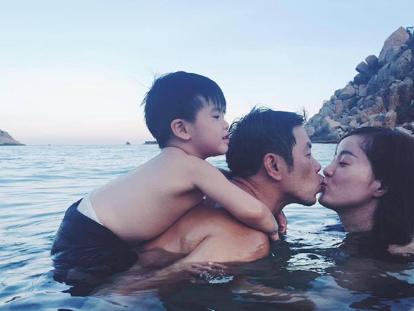 chan dung vo xinh dep kem 11 tuoi cua dien vien thai hoa