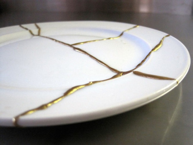 kintsugi thuat phuc che do gom bang vang tai tinh cua nghe nhan nhat ban