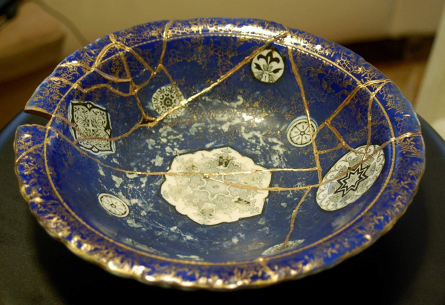 kintsugi thuat phuc che do gom bang vang tai tinh cua nghe nhan nhat ban