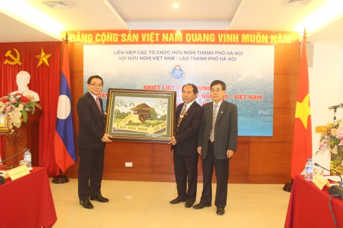 can tang cuong quan he huu nghi giua hai hoi huu nghi tp ha noi viet nam va tp vieng chan lao