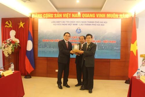 can tang cuong quan he huu nghi giua hai hoi huu nghi tp ha noi viet nam va tp vieng chan lao