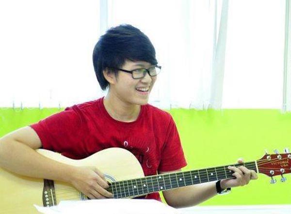 he lo anh luc chua chuyen gioi cua giong ca nam gay sot voi ca khuc ong ba anh