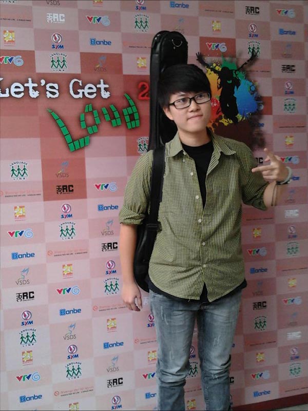 he lo anh luc chua chuyen gioi cua giong ca nam gay sot voi ca khuc ong ba anh