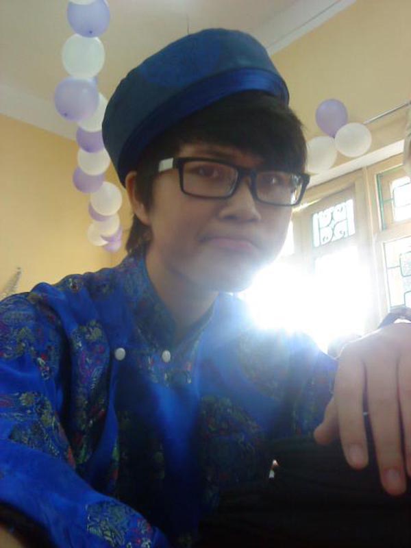 he lo anh luc chua chuyen gioi cua giong ca nam gay sot voi ca khuc ong ba anh