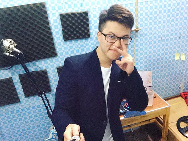 he lo anh luc chua chuyen gioi cua giong ca nam gay sot voi ca khuc ong ba anh