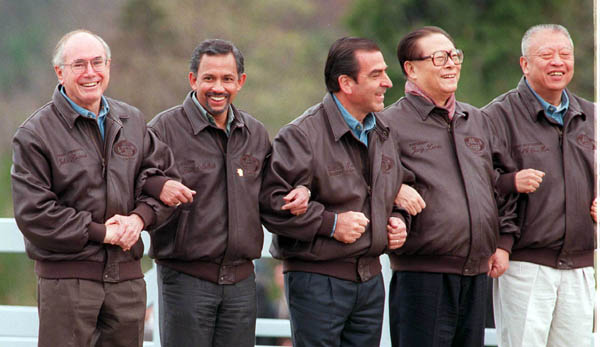 ngam trang phuc doc dao cua cac lanh dao qua cac ky apec