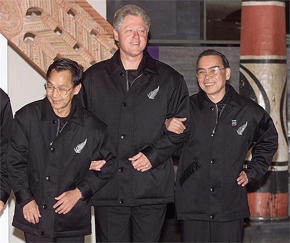 ngam trang phuc doc dao cua cac lanh dao qua cac ky apec