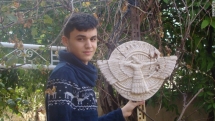 Phiến quân IS đã phá hủy biết bao cổ vật quý báu và một cậu bé 17 tuổi đang tìm cách tái tạo lại chúng