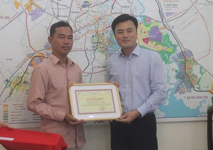 hiep si giao thong 11 nam giai cuu ket xe